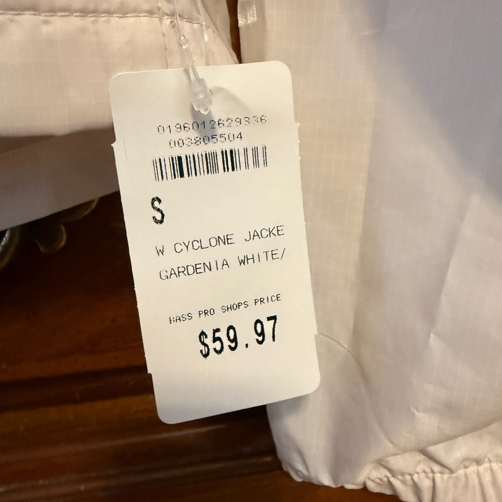 The North Face Women's Beige and White lightweight shell - Picture 7 of 7